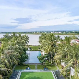 4* Курортный комплекс Emerald Riverside